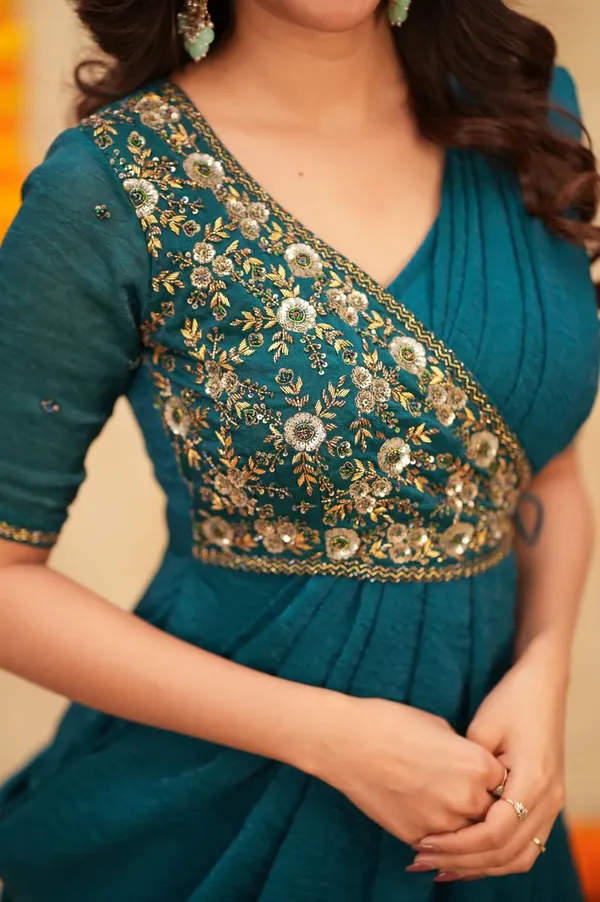 Pre-Draped_Embroidered_Saree_Anarkali_Suit_For_Women