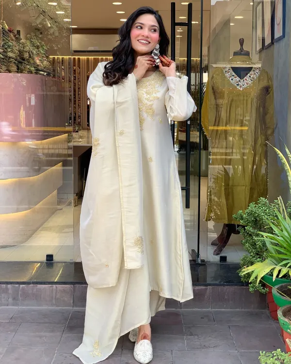 Off_White_Chanderi_Silk_Embroidered_Suit_Set_For_Women