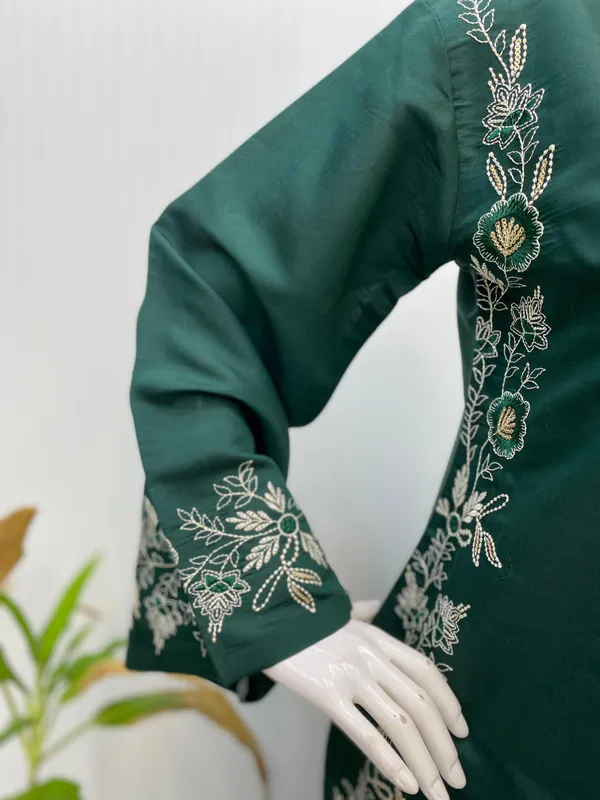 Roman_Silk_Sequence_Embroidered_Kurta_Suit_Set_For_Women