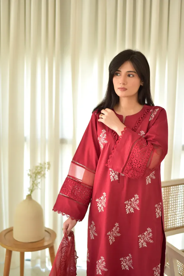 Maroon_Roman_Silk_Embroidered_Kurta_Pant_&_Dupatta_For_Women