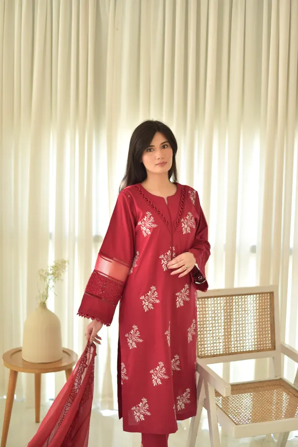Maroon_Roman_Silk_Embroidered_Kurta_Pant_&_Dupatta_For_Women