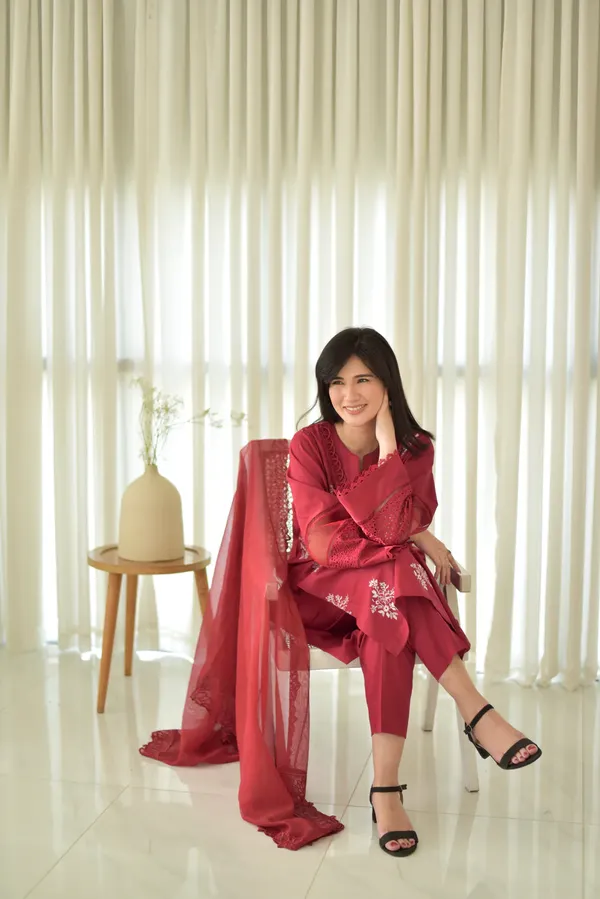 Maroon_Roman_Silk_Embroidered_Kurta_Pant_&_Dupatta_For_Women