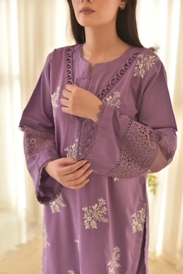 Amethyst_Roman_Silk_Embroidered_Kurta_Pant_&_Dupatta_For_Women