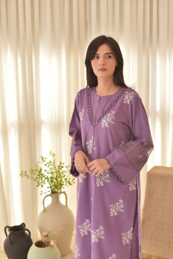 Amethyst_Roman_Silk_Embroidered_Kurta_Pant_&_Dupatta_For_Women