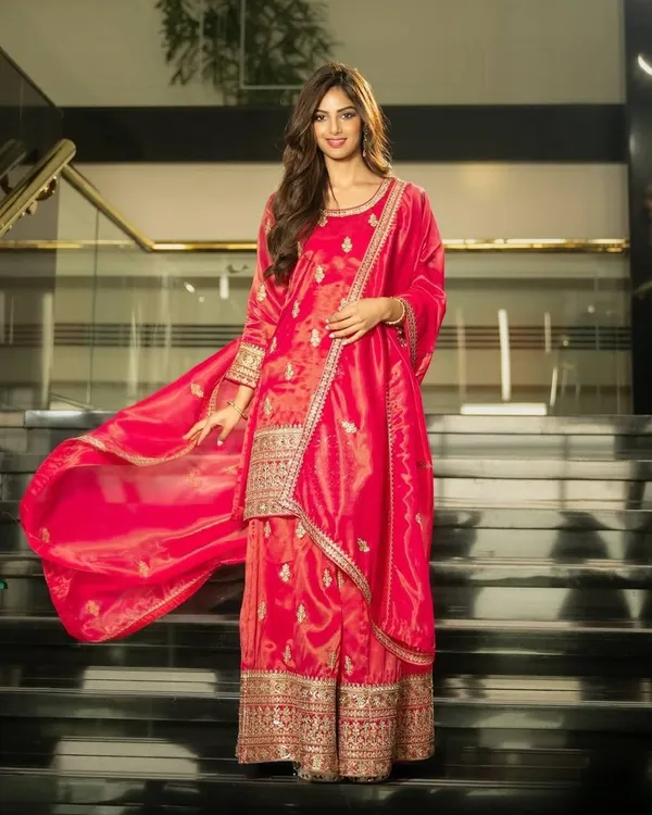 Crimson_Charm_Sharara