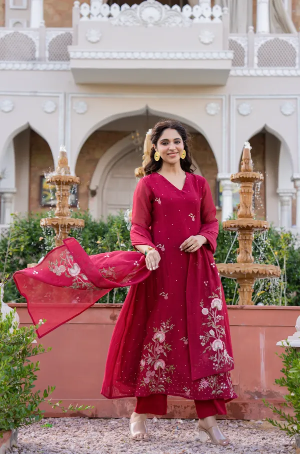 Crimson_Mul_Chanderi_Thread_Embroidered_Anarkali_Suit_Set_For_Women