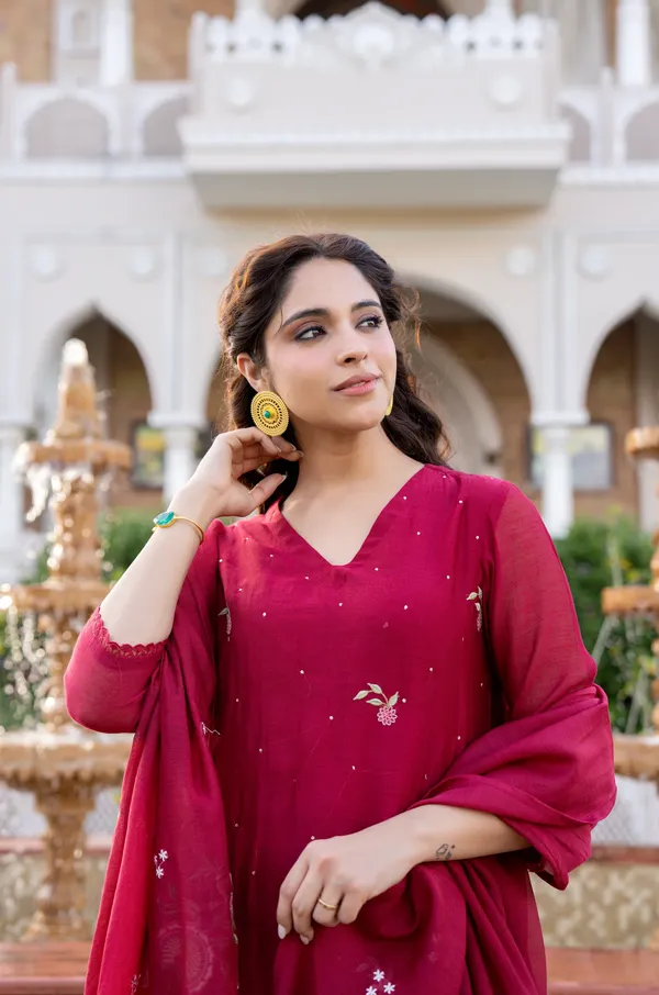 Crimson_Mul_Chanderi_Thread_Embroidered_Anarkali_Suit_Set_For_Women