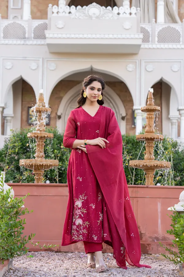 Crimson_Mul_Chanderi_Thread_Embroidered_Anarkali_Suit_Set_For_Women