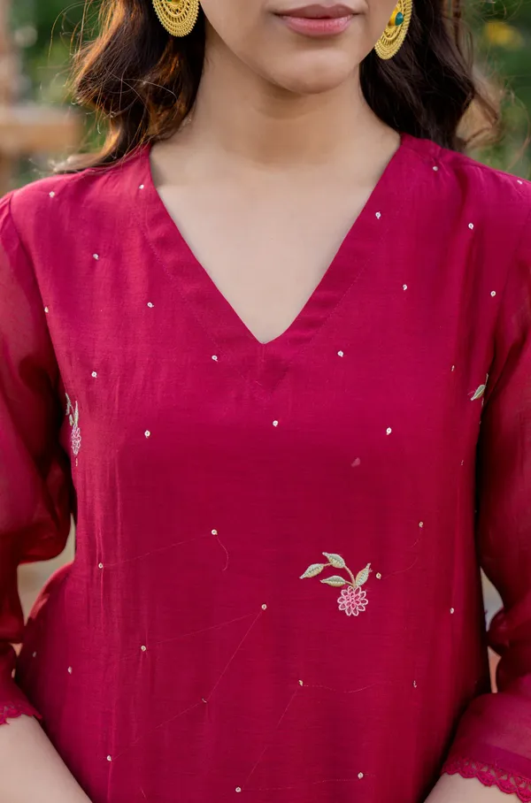 Crimson_Mul_Chanderi_Thread_Embroidered_Anarkali_Suit_Set_For_Women