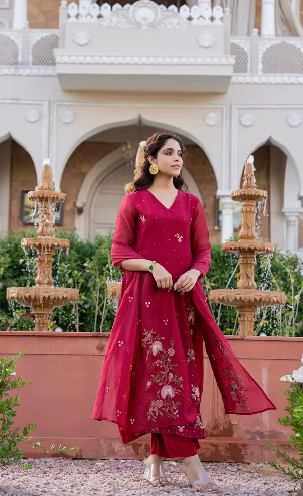 Crimson_Mul_Chanderi_Thread_Embroidered_Anarkali_Suit_Set_For_Women