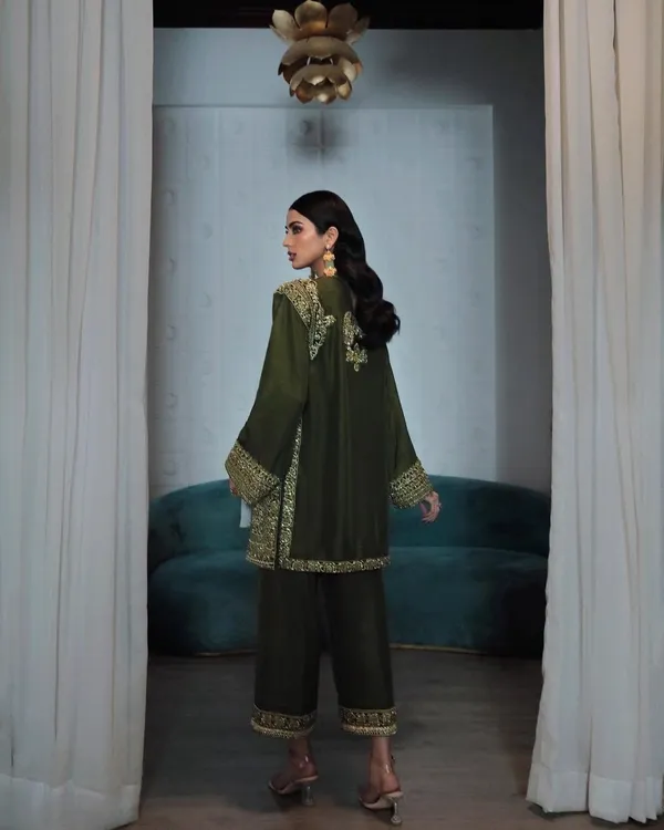 Henna_Chinon_Embroidered_Sequence_Work_Sharara_Suit_For_Women
