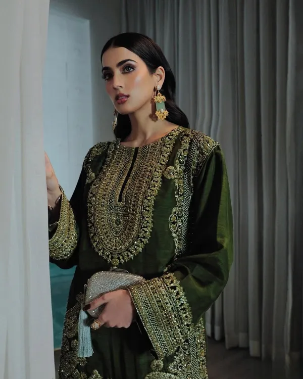 Henna_Chinon_Embroidered_Sequence_Work_Sharara_Suit_For_Women