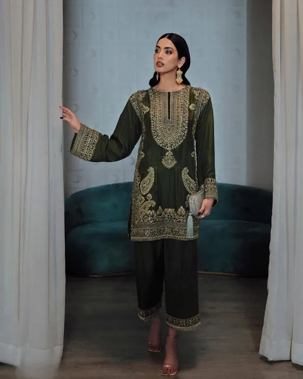 Henna_Chinon_Embroidered_Sequence_Work_Sharara_Suit_For_Women