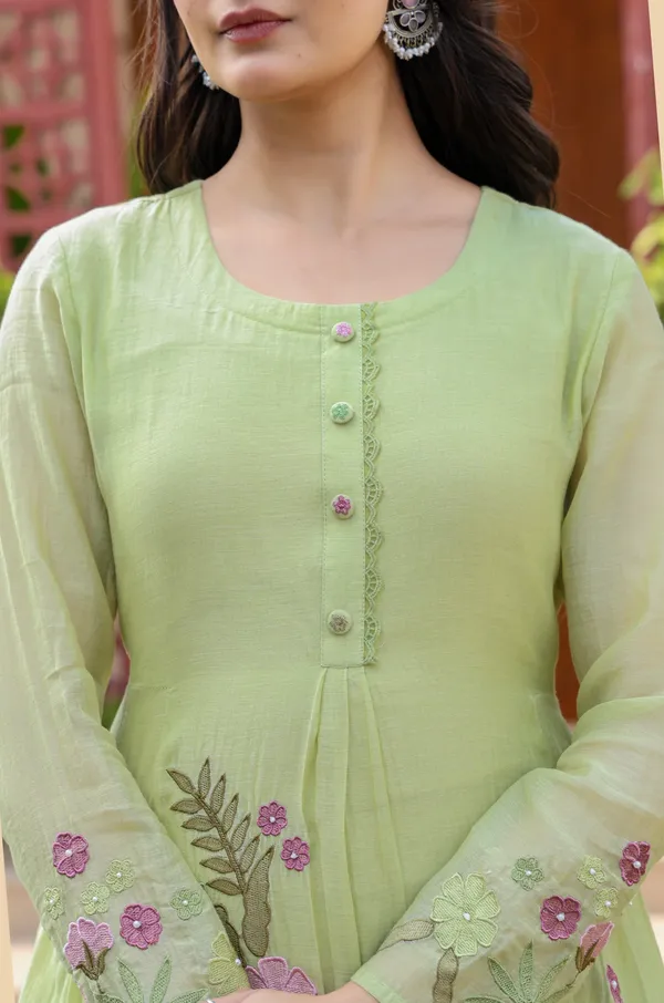 Mul_Chenderi_Embroidered_Applica_Work_Kurta_Pant_&_Dupatta_For_Women