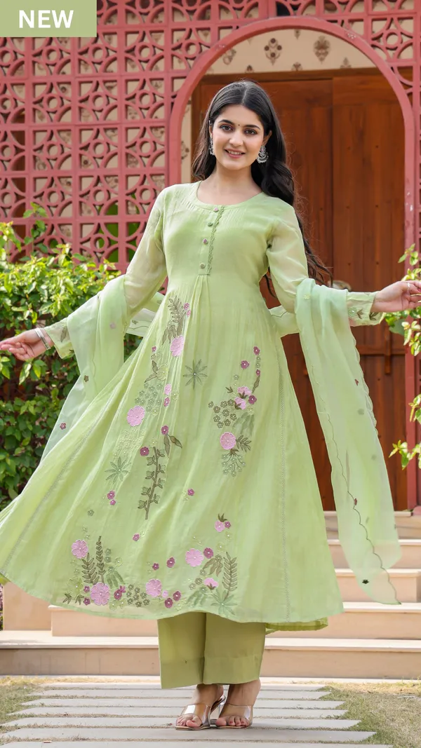 Mul_Chenderi_Embroidered_Applica_Work_Kurta_Pant_&_Dupatta_For_Women