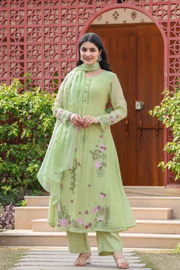 Mul_Chenderi_Embroidered_Applica_Work_Kurta_Pant_&_Dupatta_For_Women