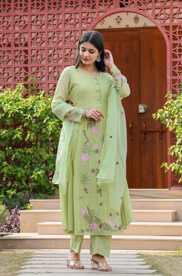 Mul_Chenderi_Embroidered_Applica_Work_Kurta_Pant_&_Dupatta_For_Women