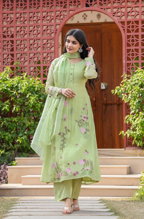 Mul_Chenderi_Embroidered_Applica_Work_Kurta_Pant_&_Dupatta_For_Women