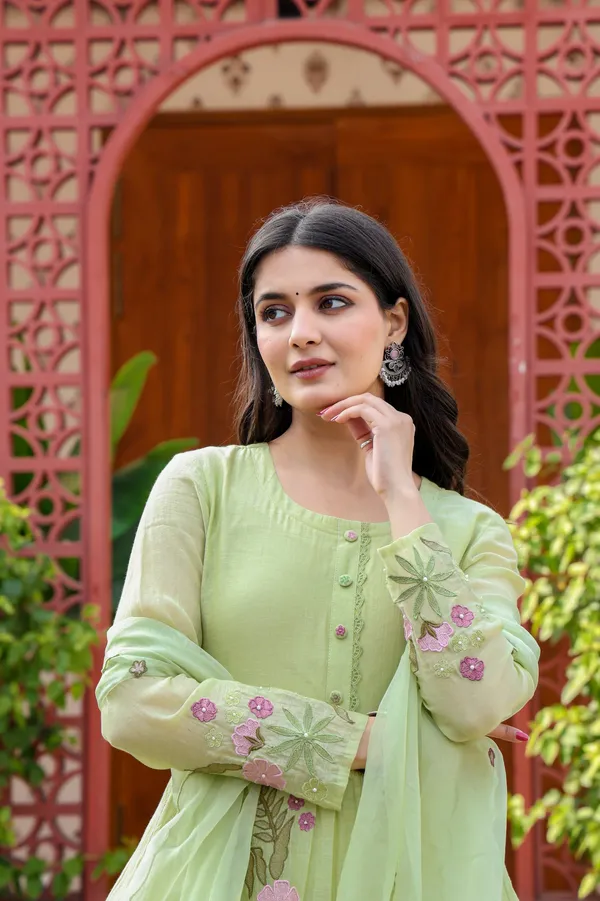 Mul_Chenderi_Embroidered_Applica_Work_Kurta_Pant_&_Dupatta_For_Women