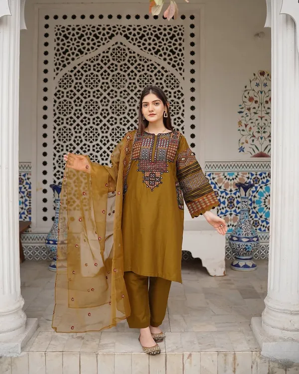 Roman_Silk_Sequence_Embroidered_Work_Kurta_Pant_With_Dupatta_For_Women