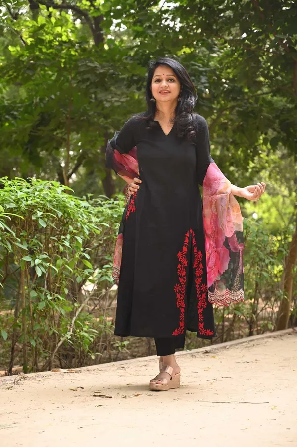 Black_Solid_Thread_Embroidered_Kurta_Pant_&_Dupatta_For_Women