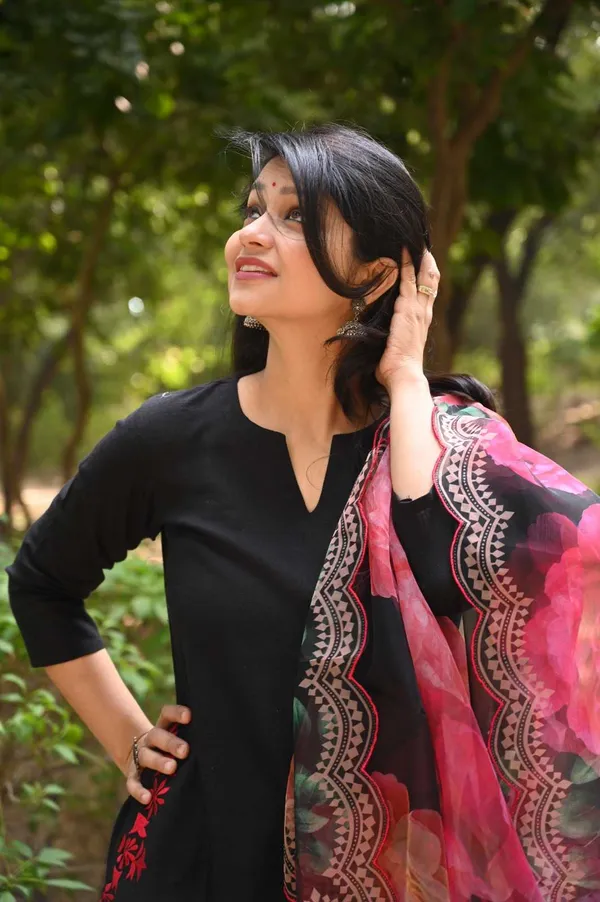 Black_Solid_Thread_Embroidered_Kurta_Pant_&_Dupatta_For_Women