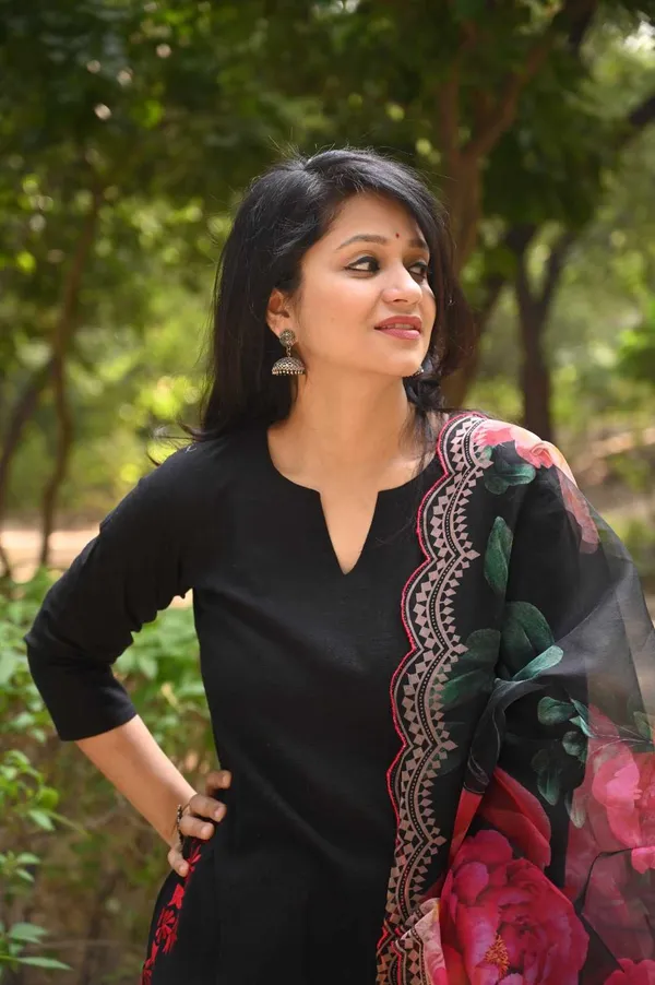Black_Solid_Thread_Embroidered_Kurta_Pant_&_Dupatta_For_Women