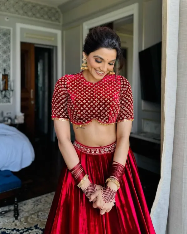 Red_Velvet_Coding_Sequence_Embroidered_Work_Lehenga_Choli_With_Dupatta_Launch_For_Women