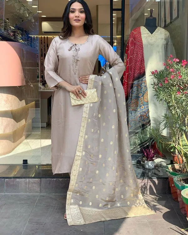 Silk_Handwork,_Zari_Woven_Kurta_Pant_&_Dupatta_For_Women