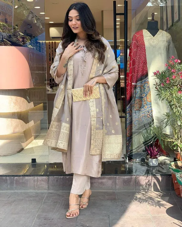Silk_Handwork,_Zari_Woven_Kurta_Pant_&_Dupatta_For_Women