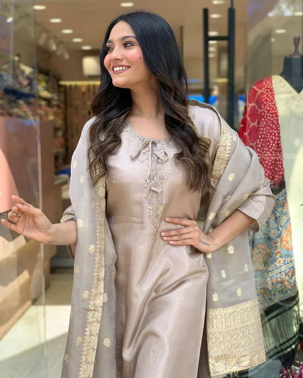 Silk_Handwork,_Zari_Woven_Kurta_Pant_&_Dupatta_For_Women