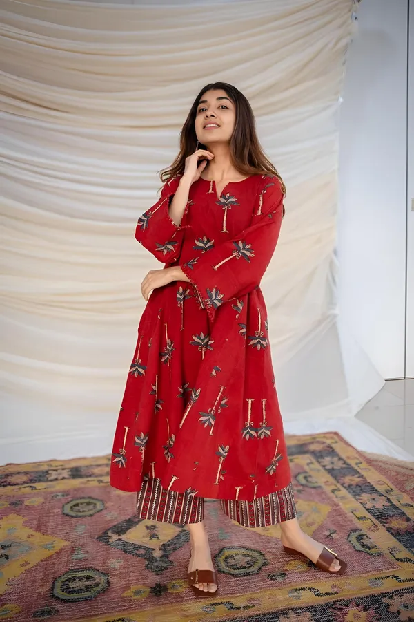 Easy_Breezy_Cotton_Printed_Ivory_Pakistani_Suit_With_Pockets_For_Women