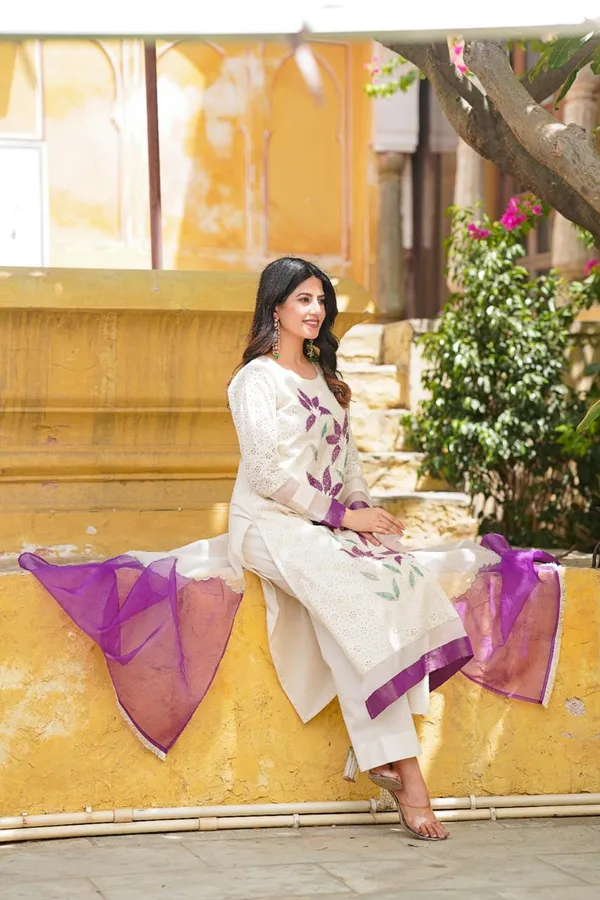 Cotton_Schiffli_A-Line_Kurta_Set_With_Lining_With_Pant_&_Organza_Dupatta_For_Women