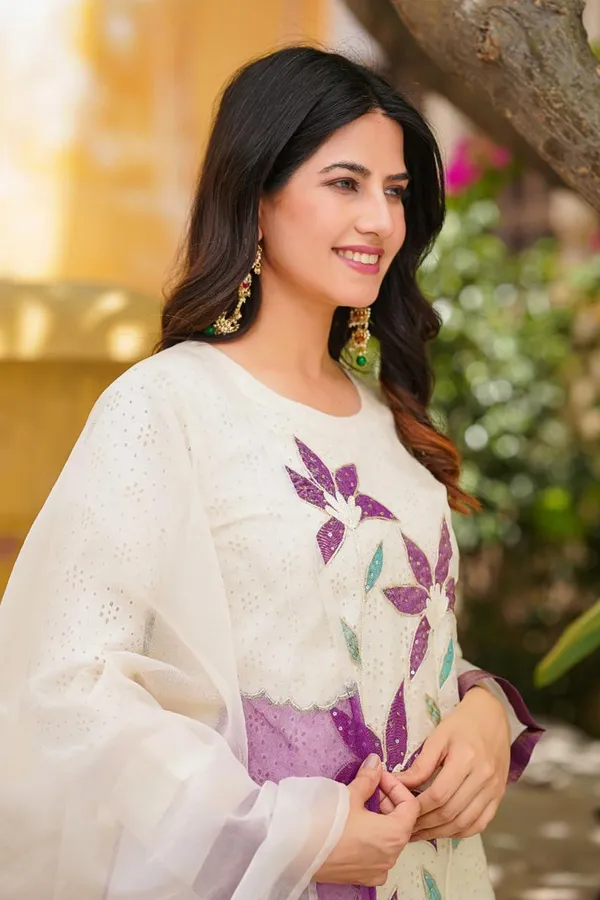Cotton_Schiffli_A-Line_Kurta_Set_With_Lining_With_Pant_&_Organza_Dupatta_For_Women