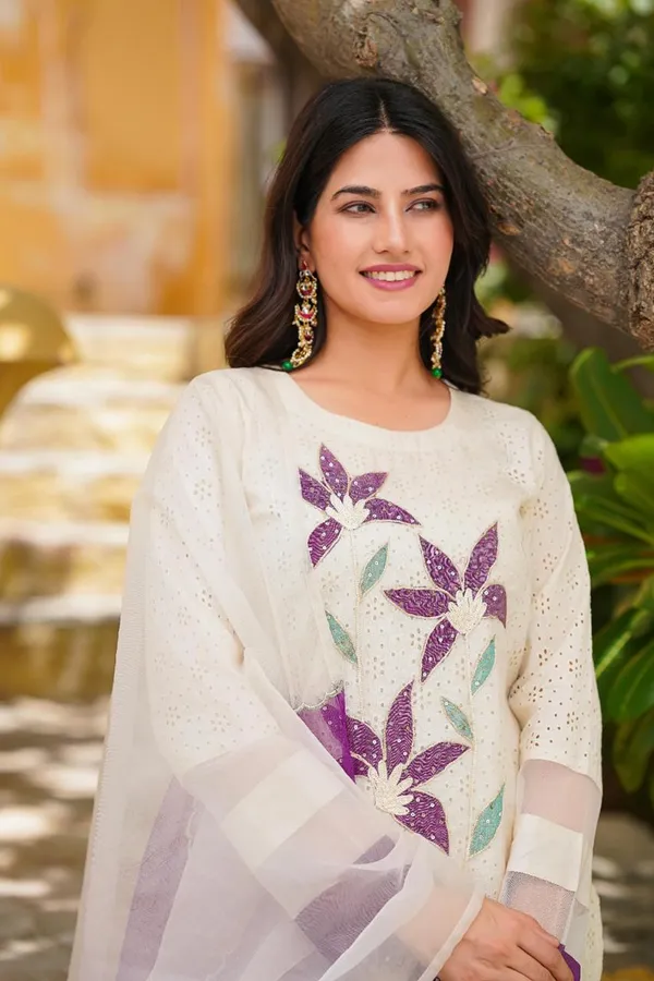 Cotton_Schiffli_A-Line_Kurta_Set_With_Lining_With_Pant_&_Organza_Dupatta_For_Women
