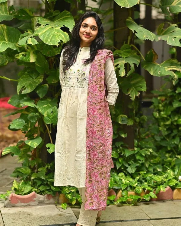 Cotton_Dobby_Self_Zikzak_&_Schiffli_Kurta_Pant_With_Dupatta_For_Women