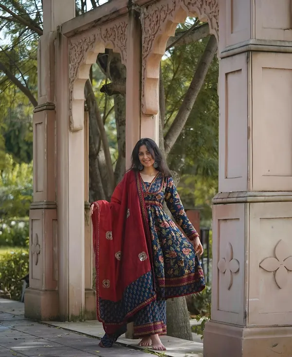 Cotton_Sequence_Katha_Embroidered_&_Crosia_Lace_Work_Anarkali_Suit_For_Women