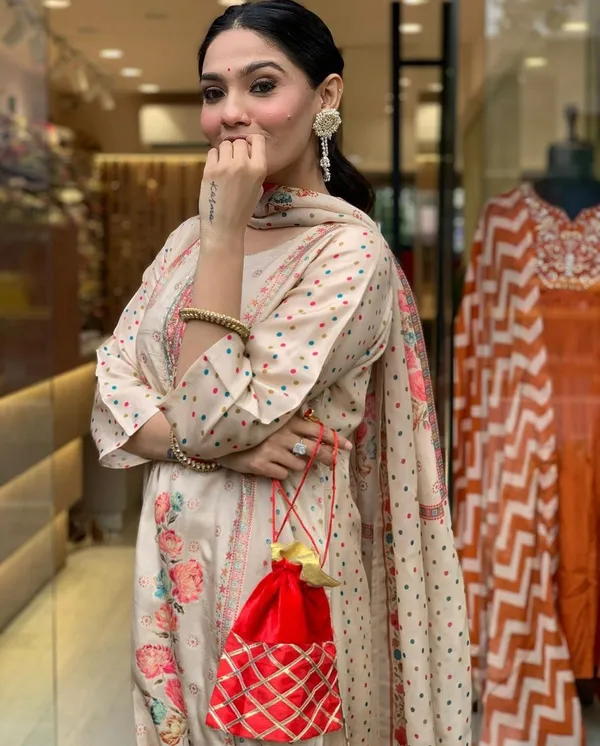 Muslin_Sequence_Printed_Lining_Kurta_Pant_&_Dupatta_For_Women