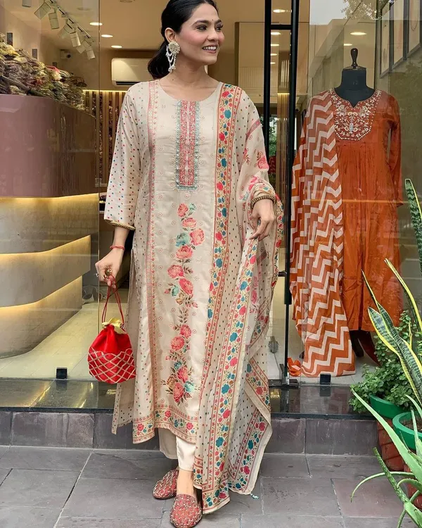 Muslin_Sequence_Printed_Lining_Kurta_Pant_&_Dupatta_For_Women