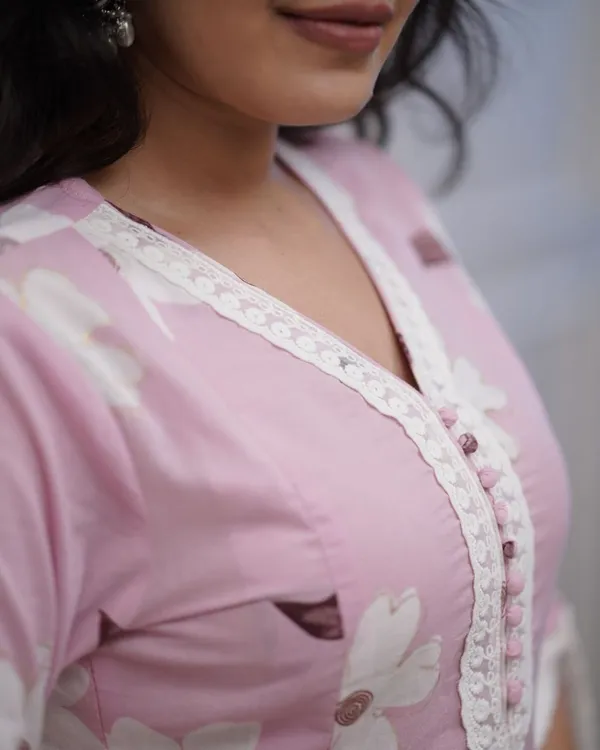 Pink_Floral_Printed_Kurta_Pant_&_Dupatta_For_Women