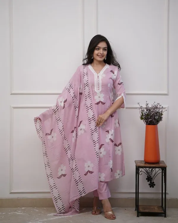 Pink_Floral_Printed_Kurta_Pant_&_Dupatta_For_Women
