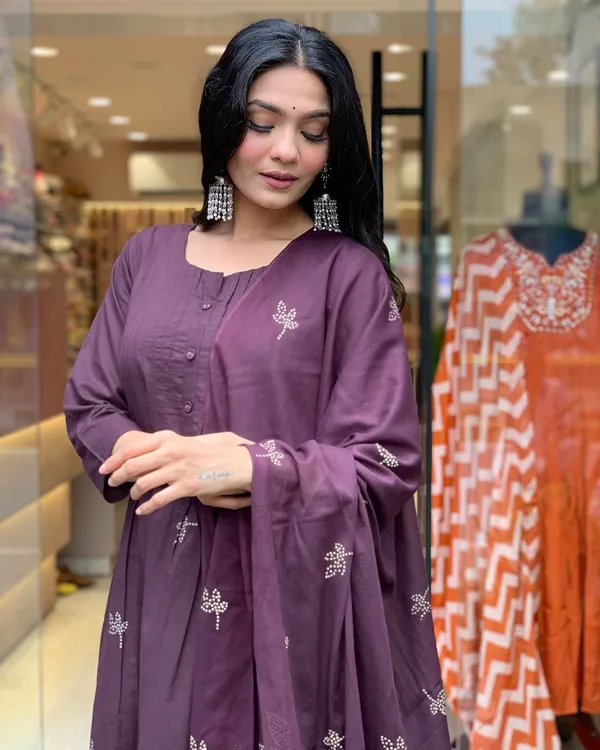 Cotton_Printed_Kurta_&_Pant_With_Mulmul_Dupatta_For_Women