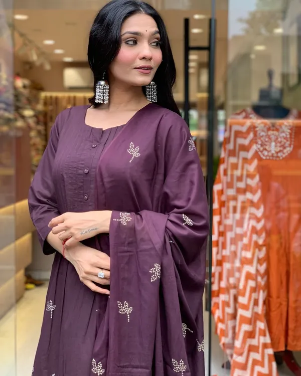 Cotton_Printed_Kurta_&_Pant_With_Mulmul_Dupatta_For_Women