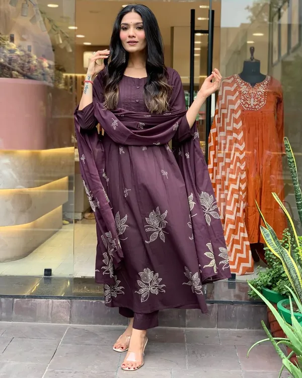 Cotton_Printed_Kurta_&_Pant_With_Mulmul_Dupatta_For_Women