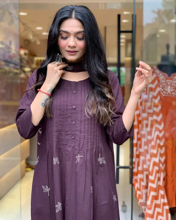 Cotton_Printed_Kurta_&_Pant_With_Mulmul_Dupatta_For_Women