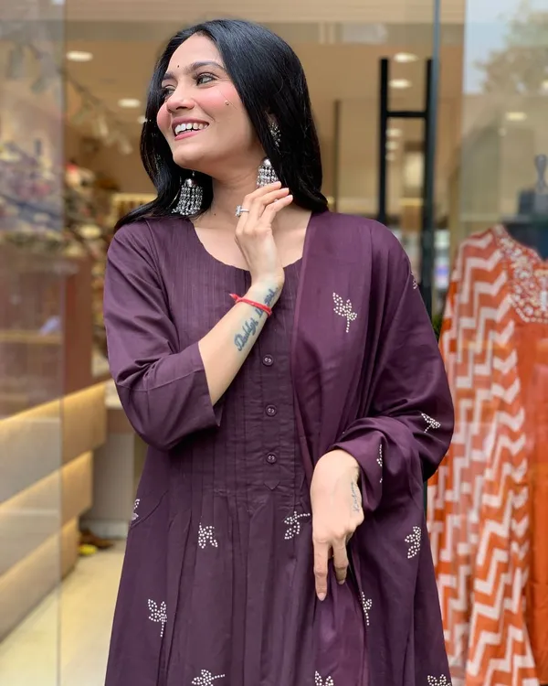Cotton_Printed_Kurta_&_Pant_With_Mulmul_Dupatta_For_Women