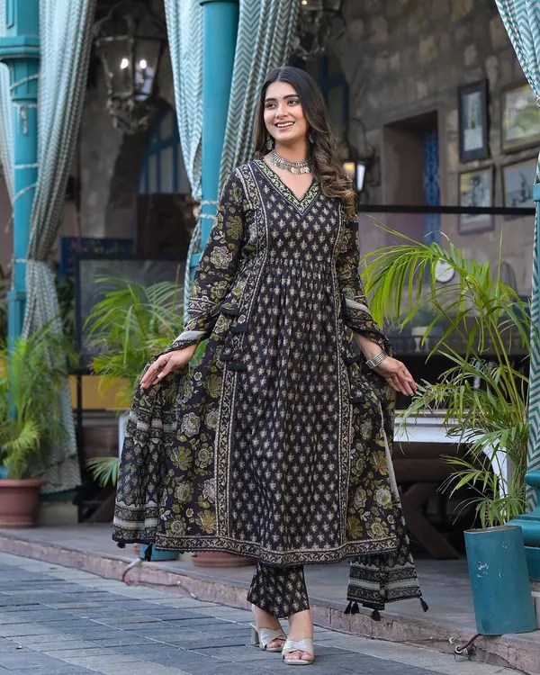 Cotton_Dabu_Printed_&_Embroidered_Kurta_Pant_&_Dupatta_Set_For_Women