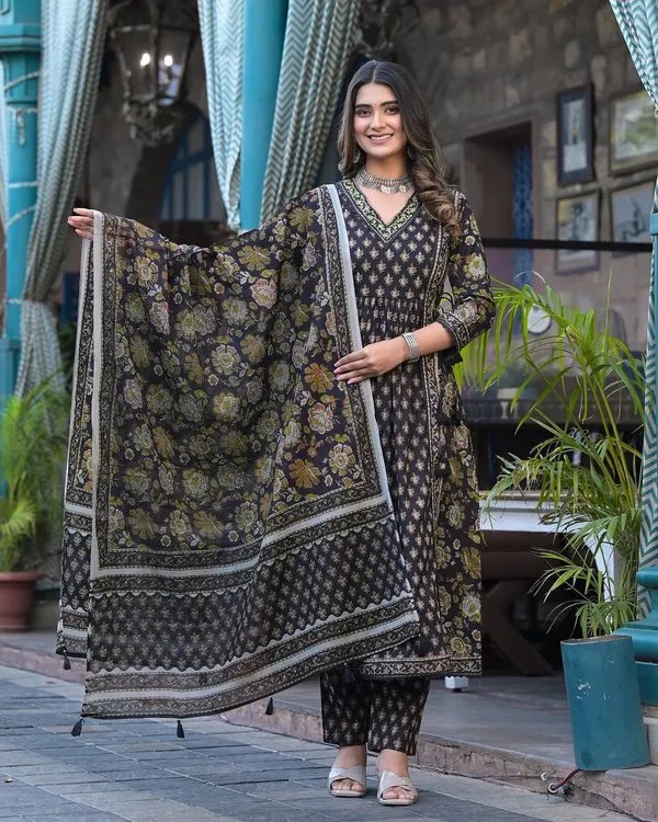 Cotton_Dabu_Printed_&_Embroidered_Kurta_Pant_&_Dupatta_Set_For_Women