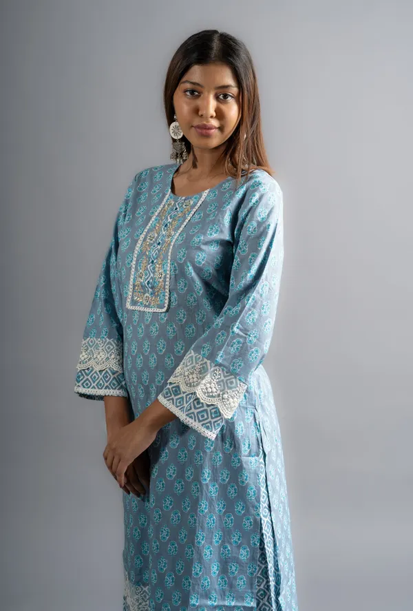Blue_Floral_Printed_Pure_Cotton_Kurta_With_Trousers_&_With_Dupatta_For_Women