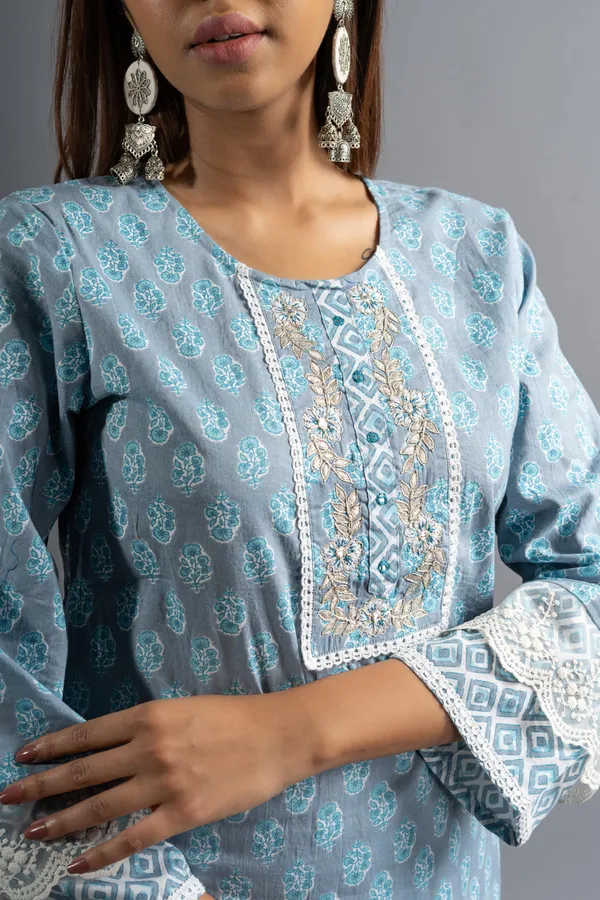 Blue_Floral_Printed_Pure_Cotton_Kurta_With_Trousers_&_With_Dupatta_For_Women